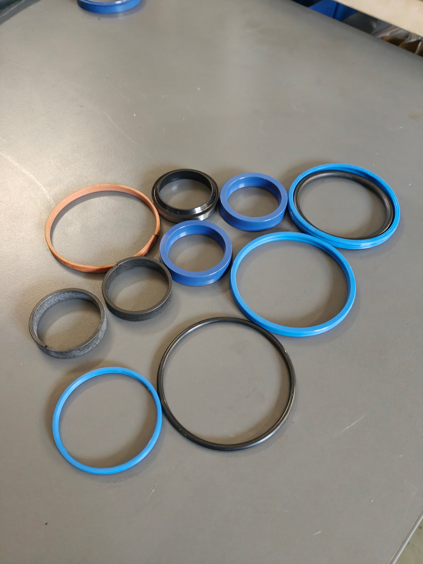 Etukuormaajan kauhan sylinterin tiivistesarja, 90mm mäntä.