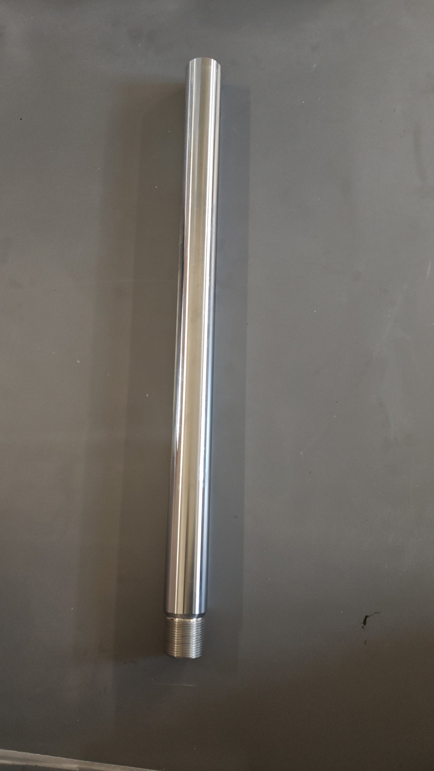 Etukuormaajan sylinterin varsi