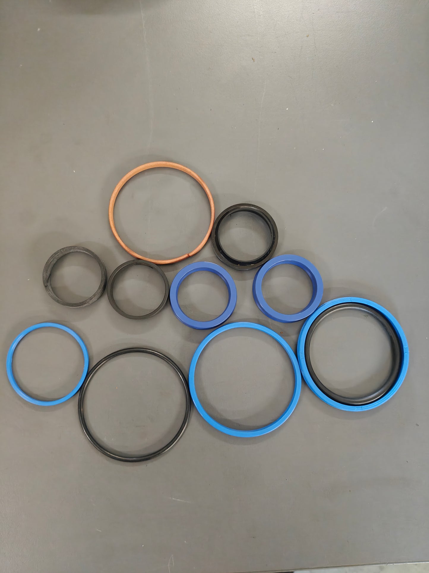 Etukuormaajan kauhan sylinterin tiivistesarja, 80mm mäntä.